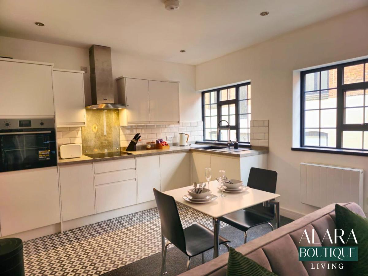 3 Floor Townhouse Luxury Living Alara Boutique Apartment เบอร์มิงแฮม ภายนอก รูปภาพ