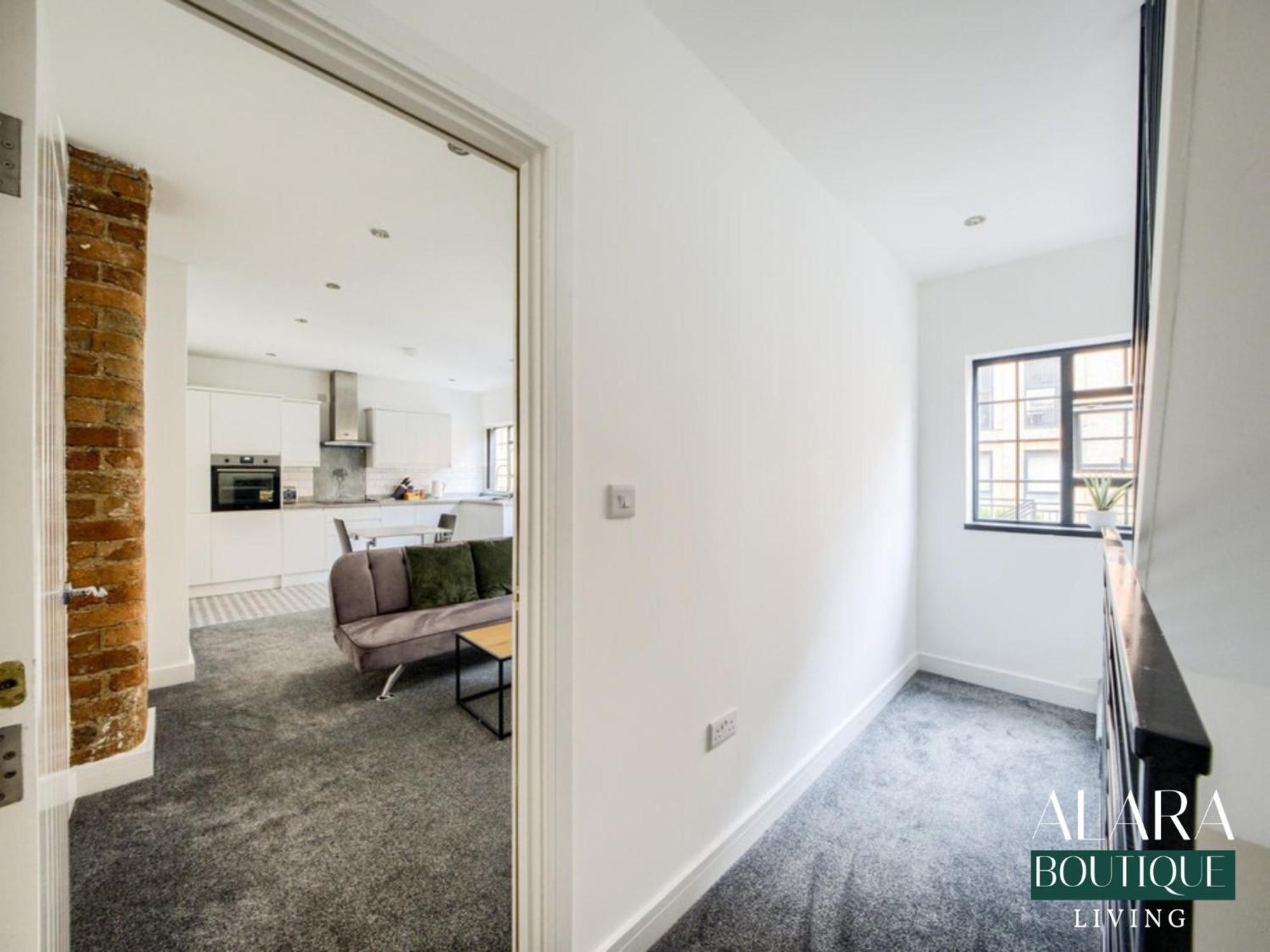 3 Floor Townhouse Luxury Living Alara Boutique Apartment เบอร์มิงแฮม ภายนอก รูปภาพ
