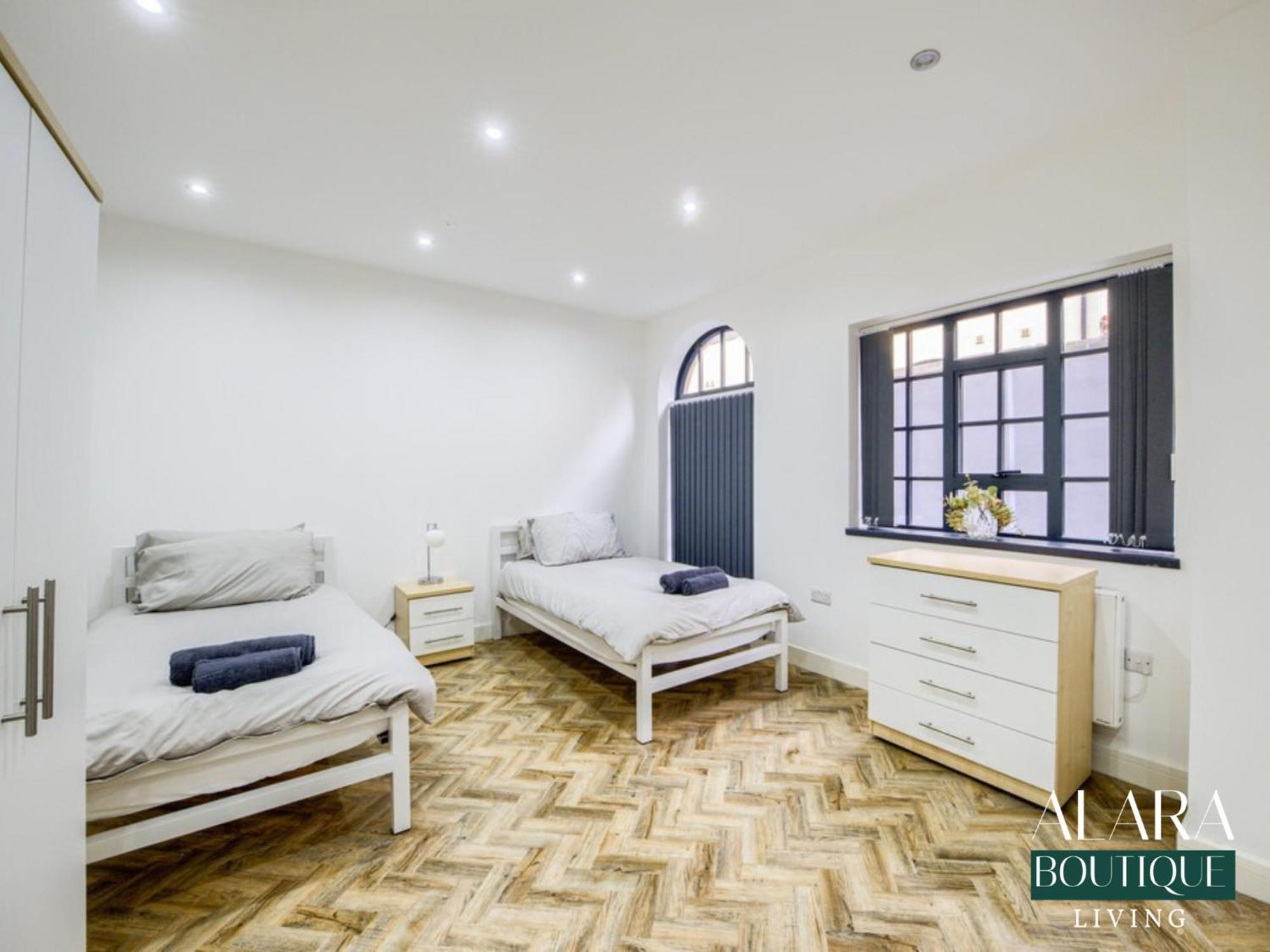 3 Floor Townhouse Luxury Living Alara Boutique Apartment เบอร์มิงแฮม ภายนอก รูปภาพ